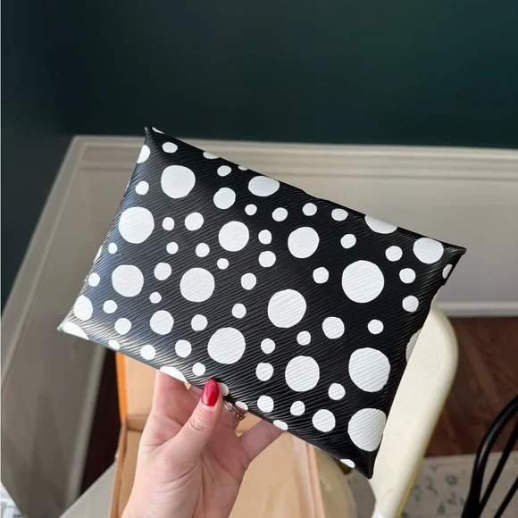 Louis Vuitton x Yayoi Kusama kirigami set - Picture 10 of 12